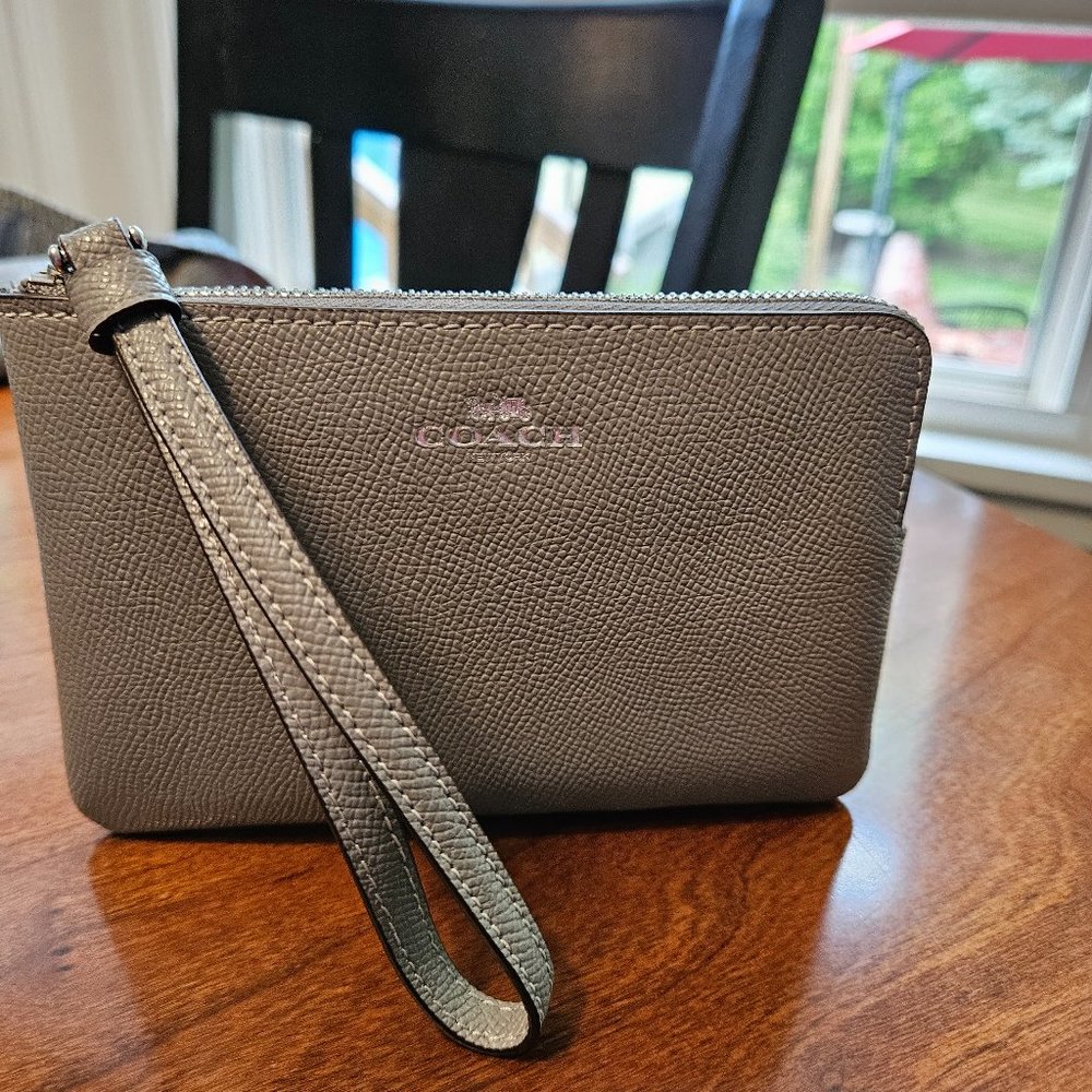 Coach Wristlet Light Gray New